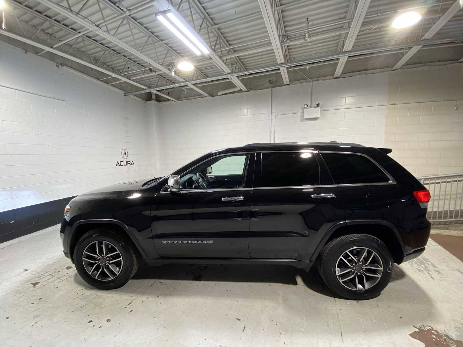Used 2019 Jeep Grand Cherokee Limited AWD/4WD image 3