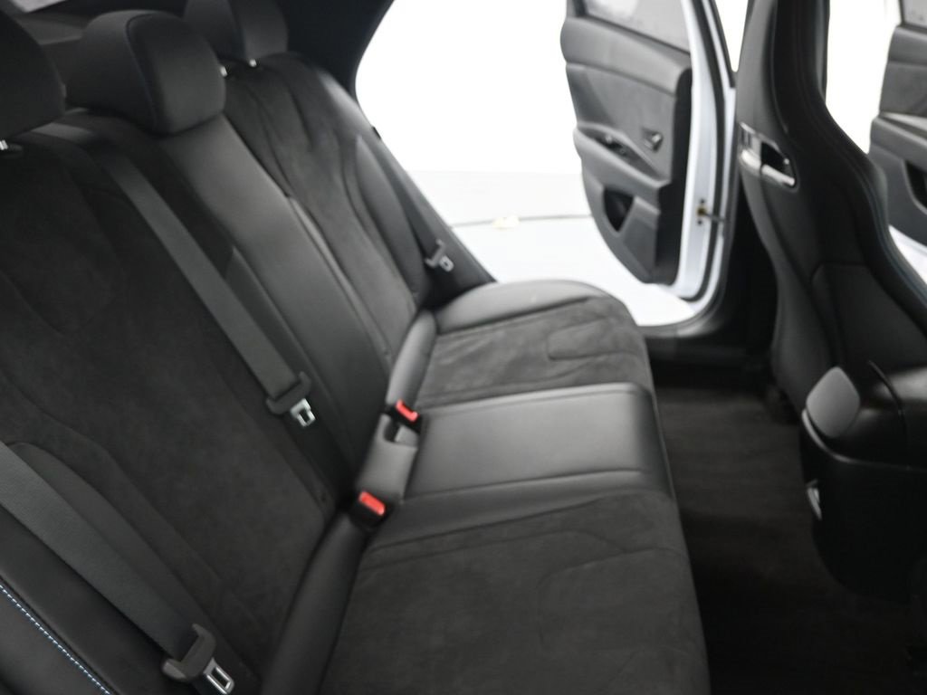 Used 2025 Hyundai Elantra N Base image 14