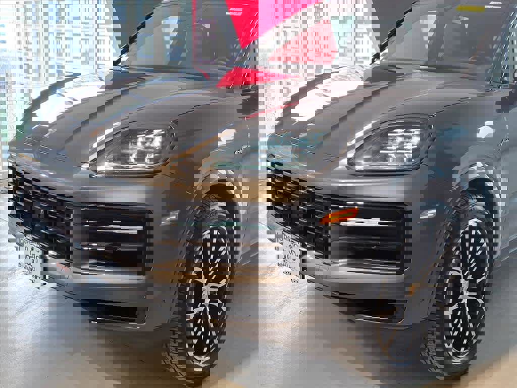 Used 2025 Porsche Cayenne E-Hybrid image 7