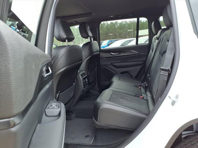 New 2025 Jeep Grand Cherokee Altitude image 16