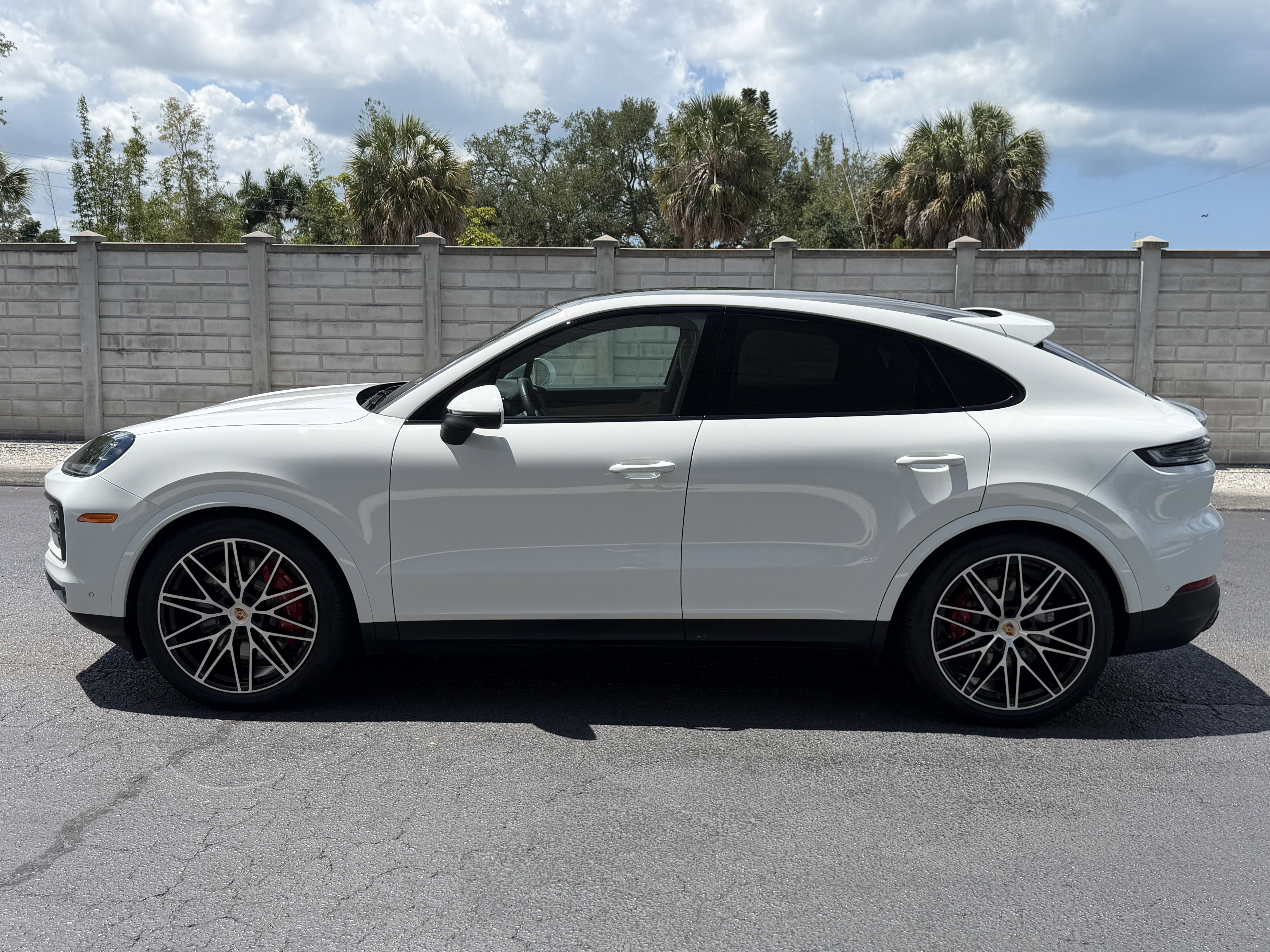 Certified 2024 Porsche Cayenne S AWD/4WD image 2