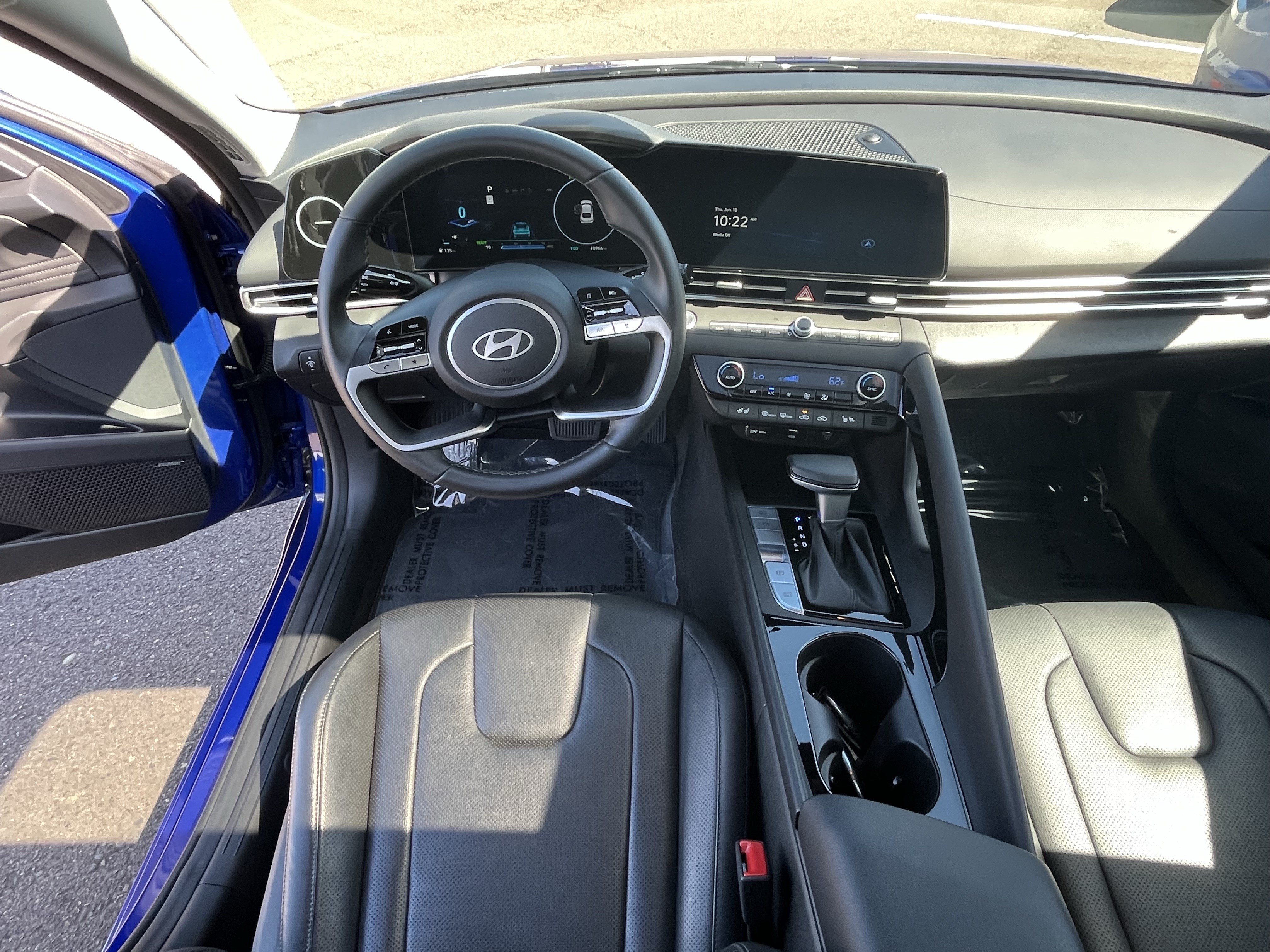 Certified 2025 Hyundai Elantra Limited FWD image 11