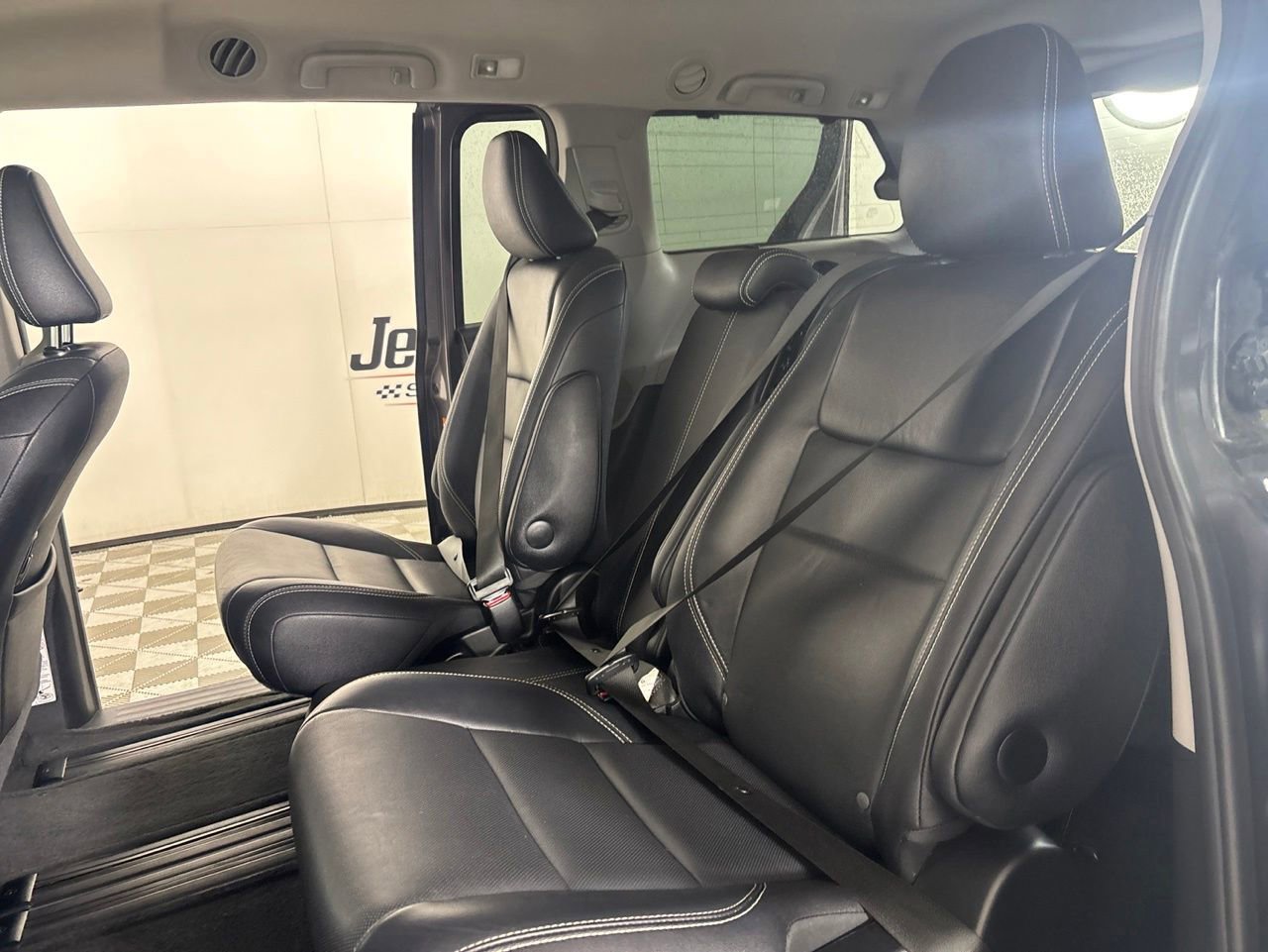 Used 2016 Toyota Sienna SE w/ SE Preferred Package FWD image 21