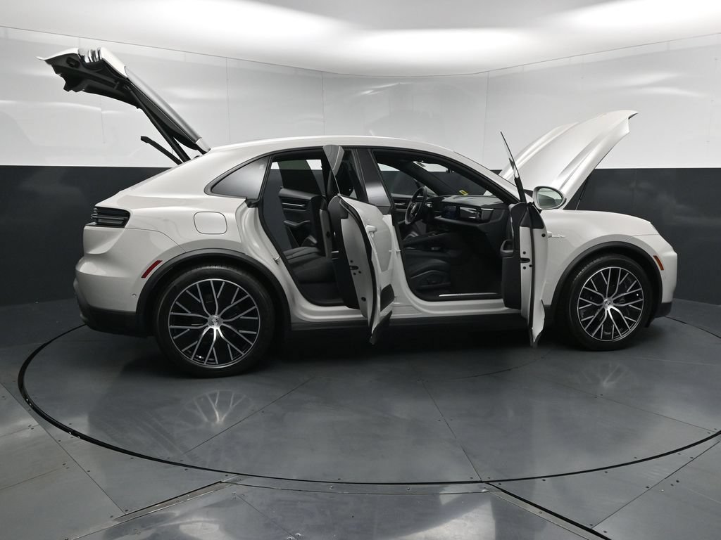 New 2026 Porsche Macan 4 Electric AWD/4WD image 39