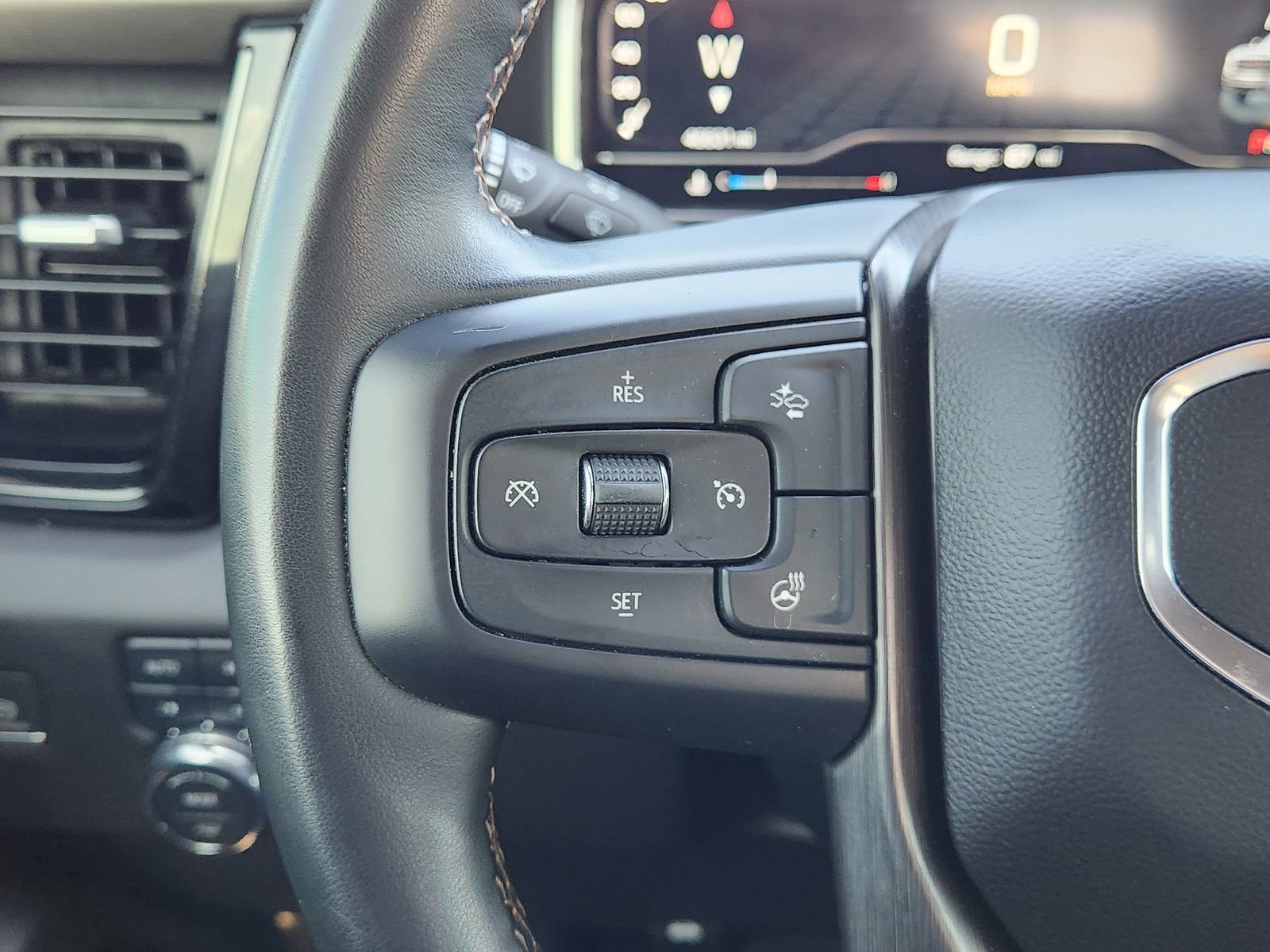 Used 2024 GMC Sierra 2500 AT4 w/ Technology Package AWD/4WD image 32