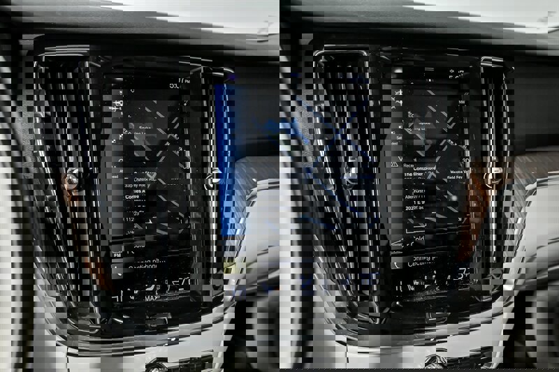 Used 2021 Volvo S60 T6 Momentum w/ Premium Package image 30