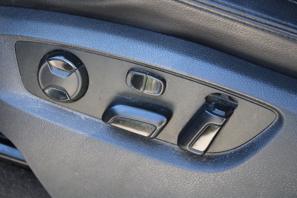 Used 2017 Volkswagen Touareg Wolfsburg Edition image 23