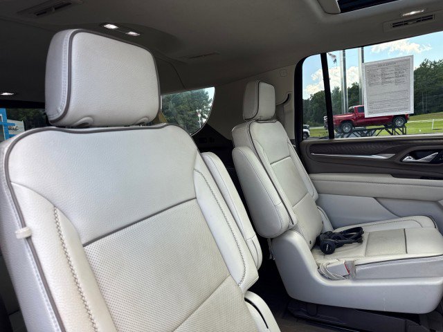 Used 2021 GMC Yukon XL Denali w/ Denali Premium Package image 17