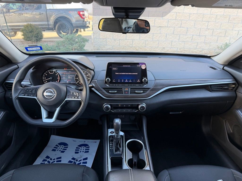 Used 2024 Nissan Altima 2.5 SV image 16