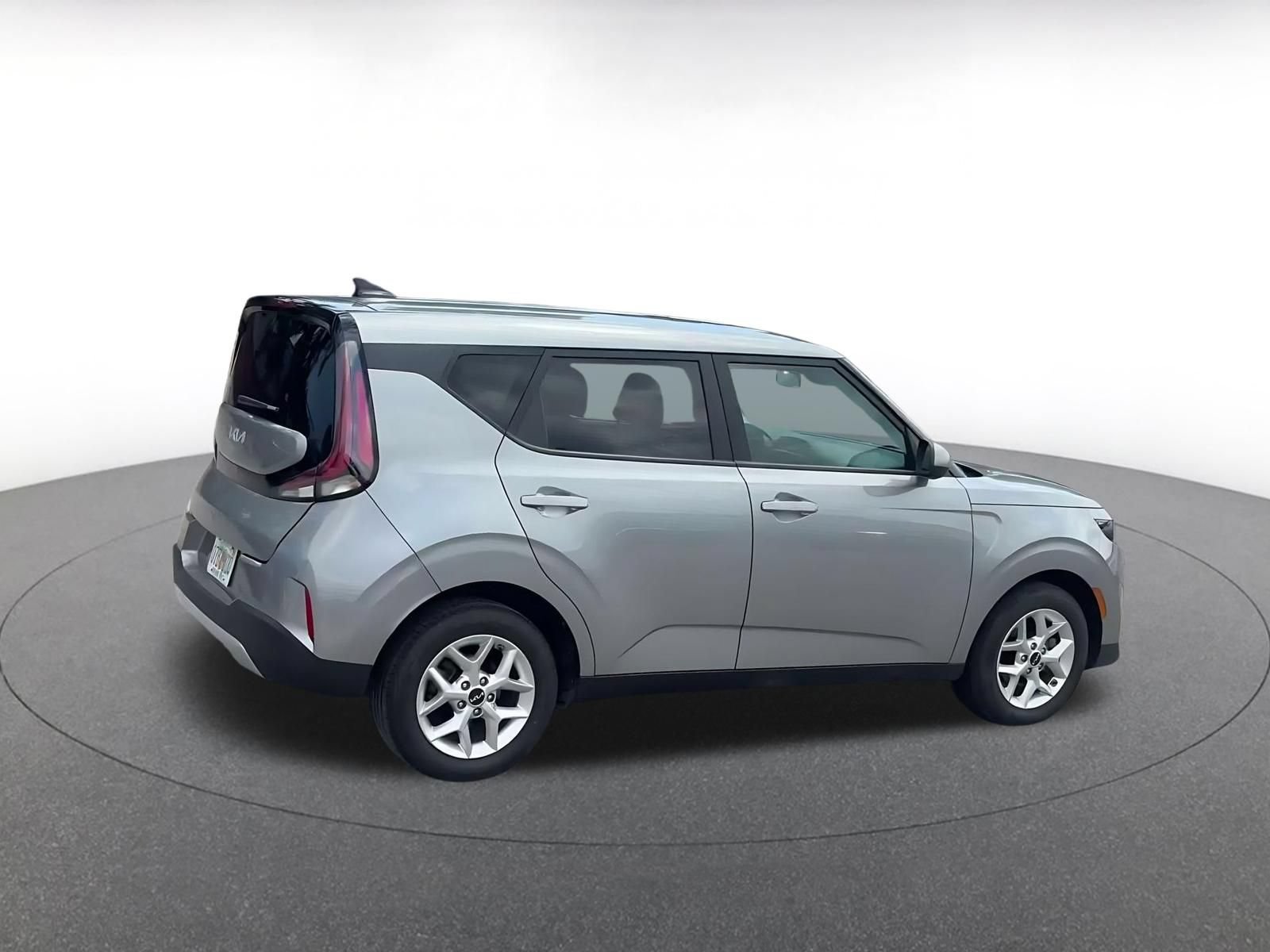 Used 2025 Kia Soul LX w/ LX Technology Package FWD image 14