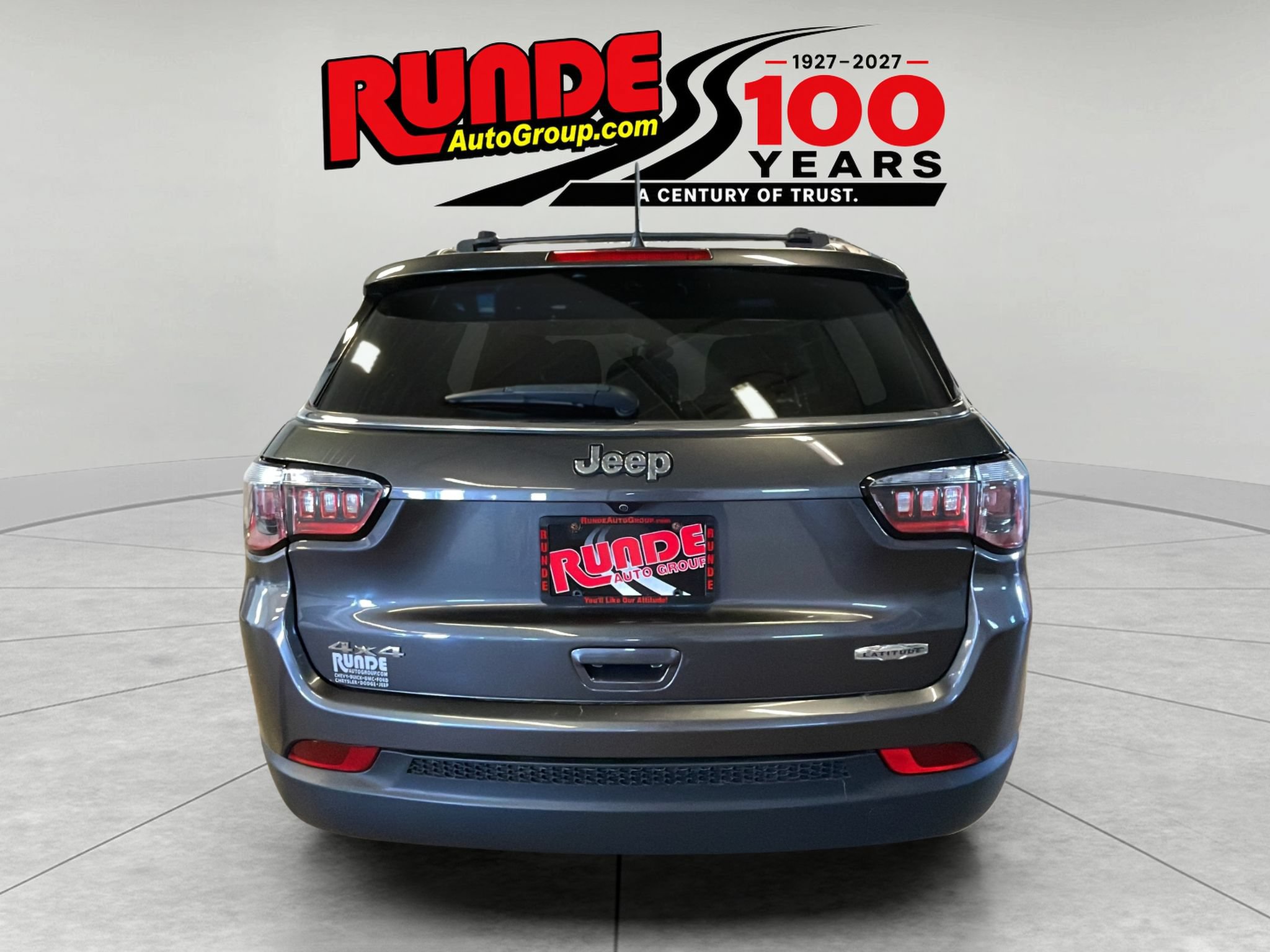 Used 2018 Jeep Compass Latitude w/ Popular Equipment Group AWD/4WD image 4