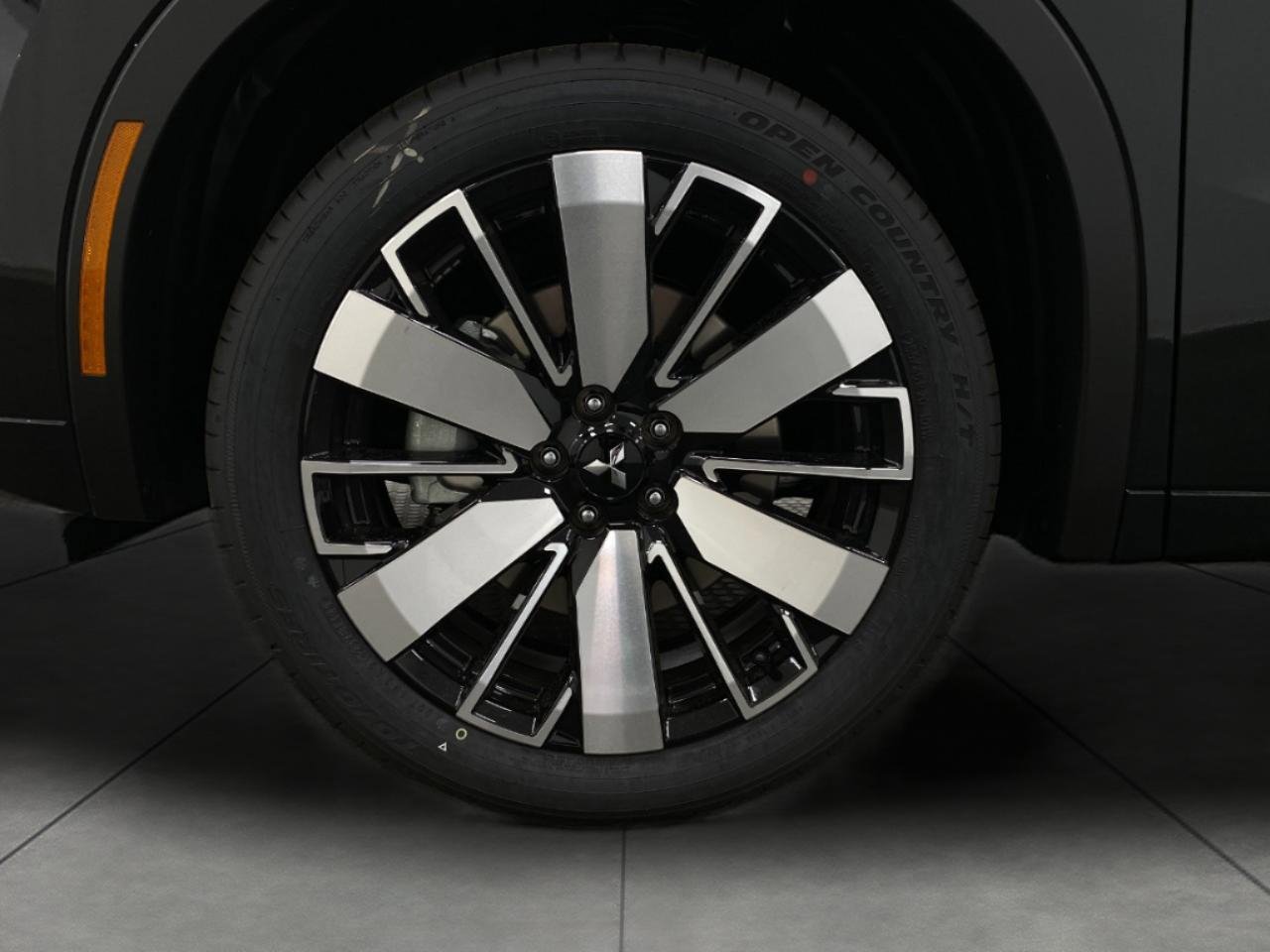 New 2025 Mitsubishi Outlander SEL image 12