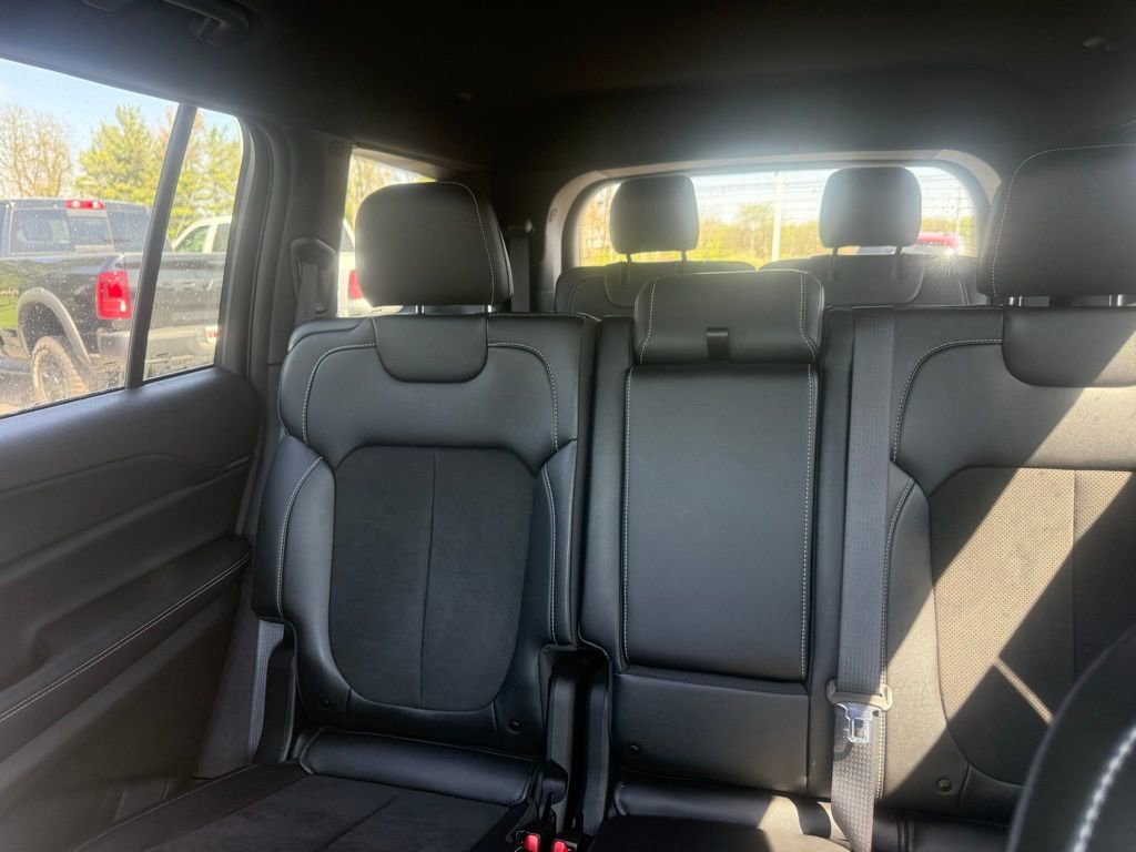 Used 2024 Jeep Grand Cherokee L Altitude AWD/4WD image 29