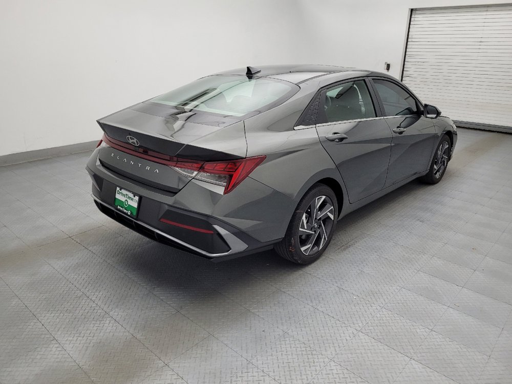 Used 2024 Hyundai Elantra SEL w/ Convenience Package FWD image 9