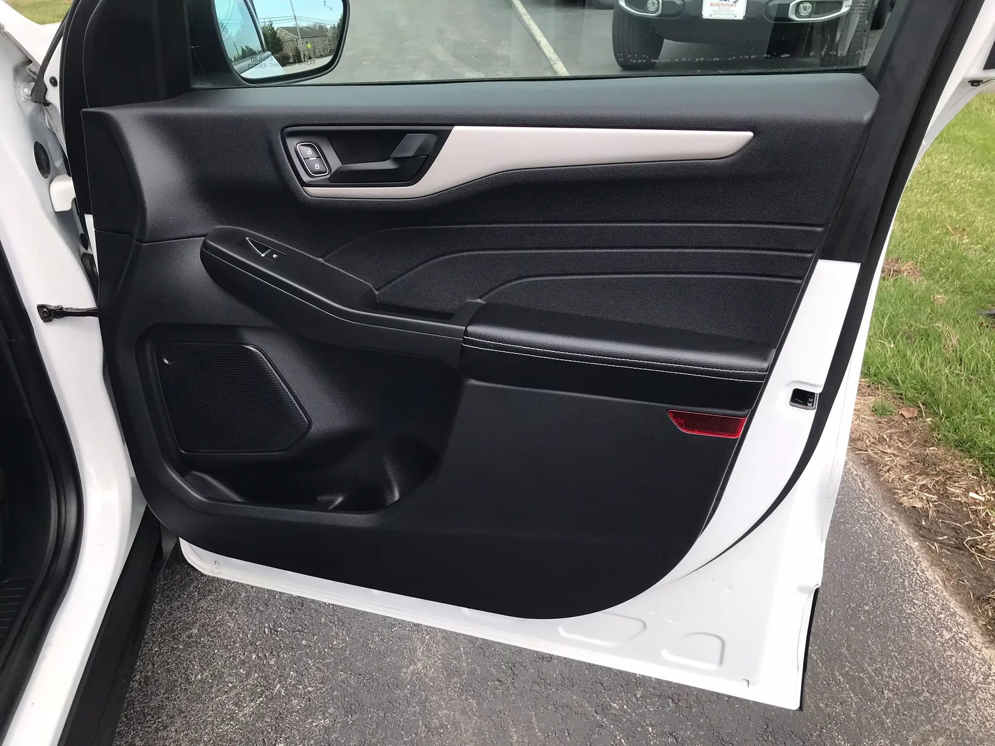 Used 2022 Ford Escape SE image 46