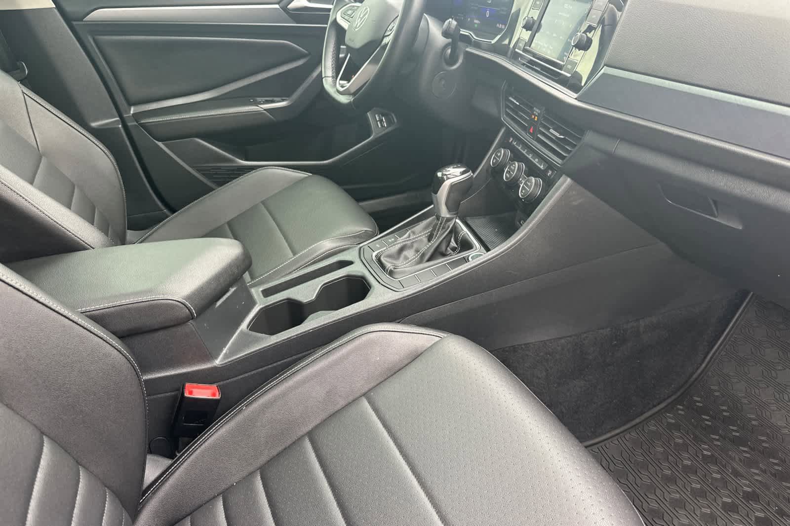 Used 2022 Volkswagen Jetta SE image 15