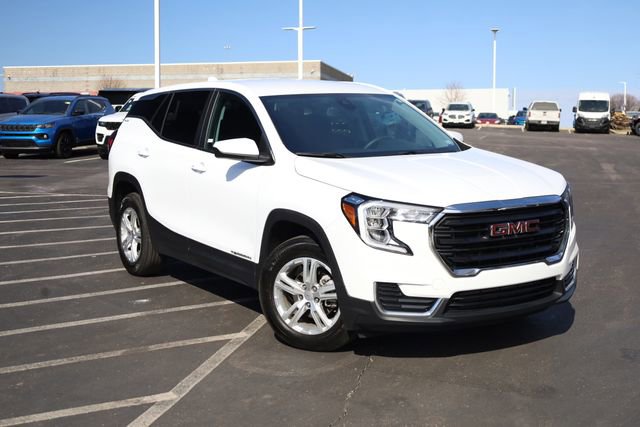 Used 2024 GMC Terrain SLE video 2