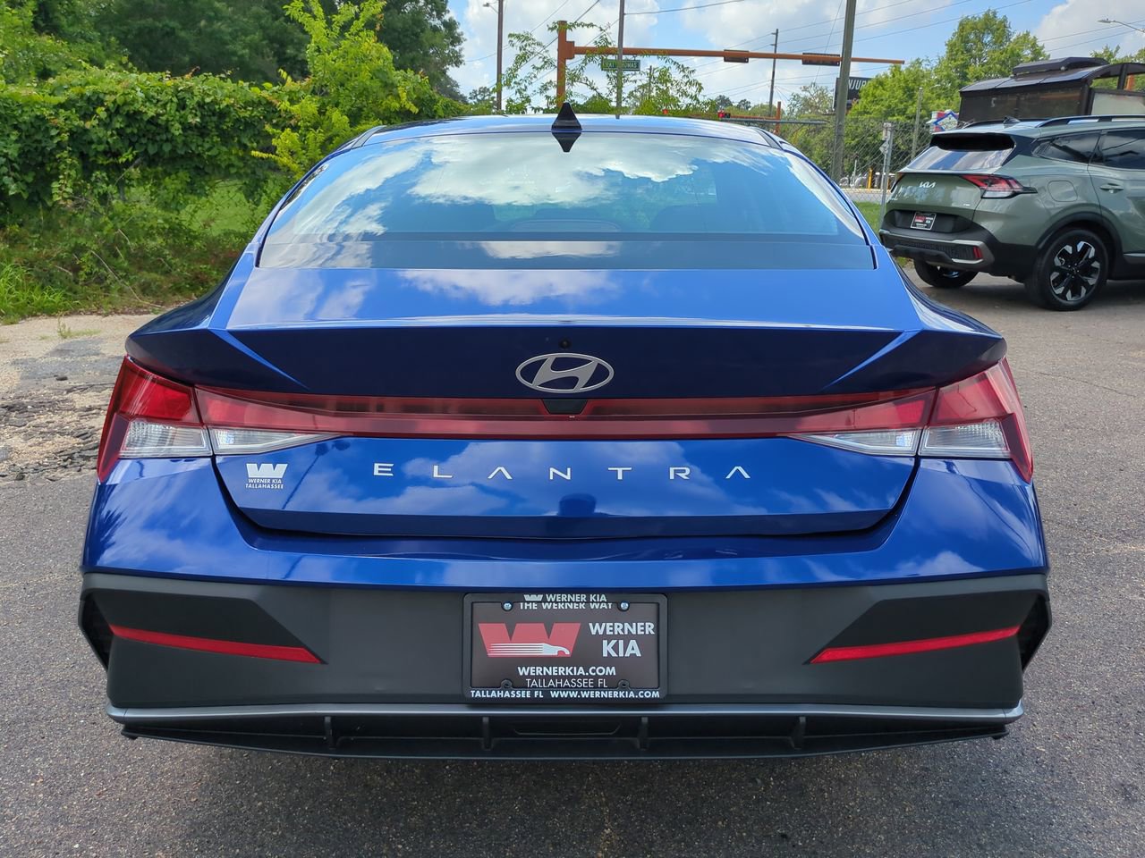 Used 2025 Hyundai Elantra SE w/ Cargo Package FWD image 6