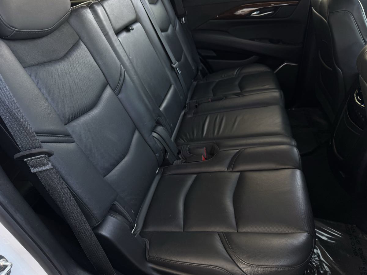 Used 2018 Cadillac Escalade Luxury RWD image 22