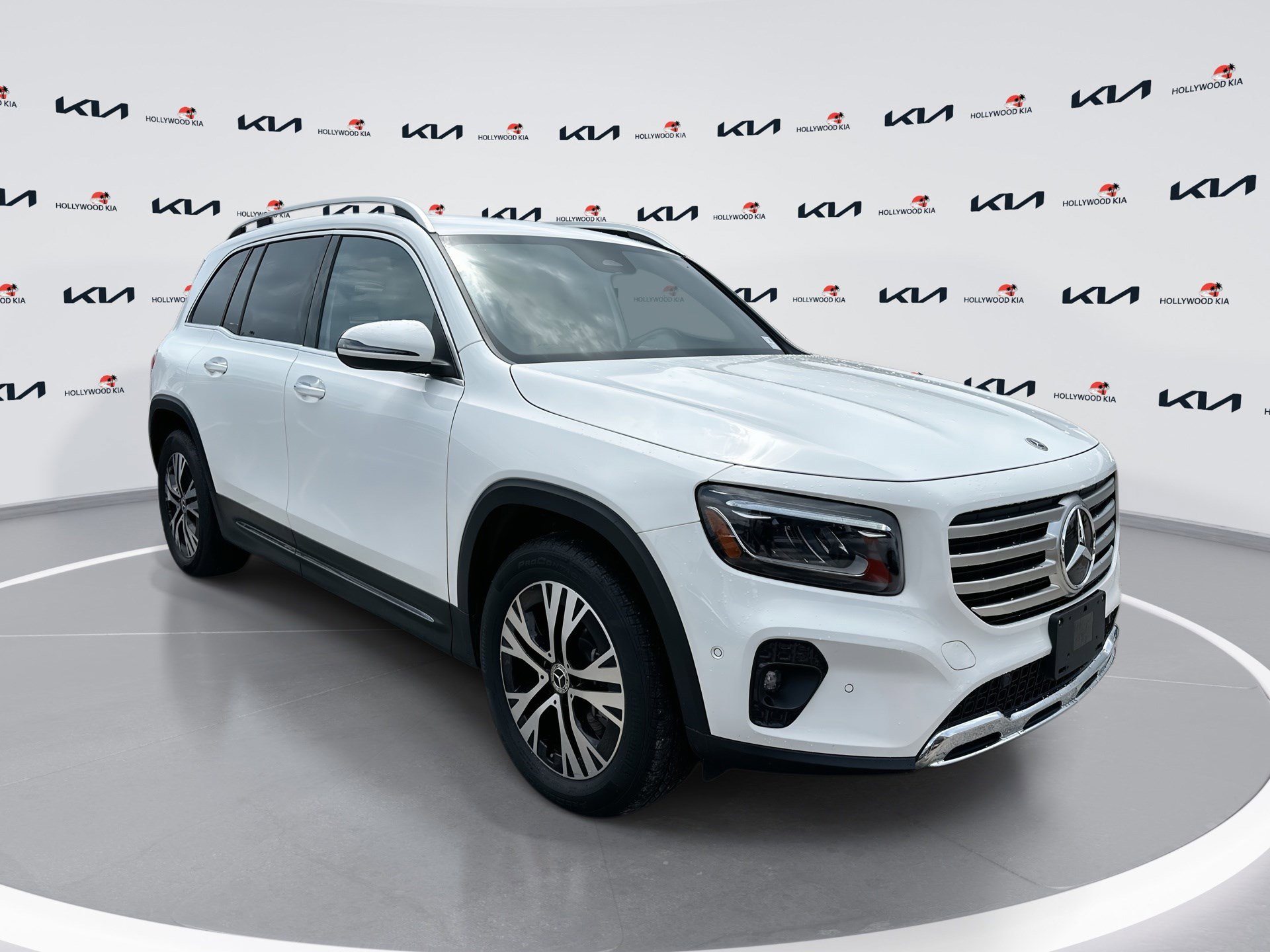 Used 2025 Mercedes-Benz GLB 250 4MATIC image 1