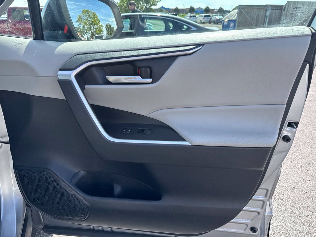Used 2020 Toyota RAV4 XLE w/ Convenience Package AWD/4WD image 40