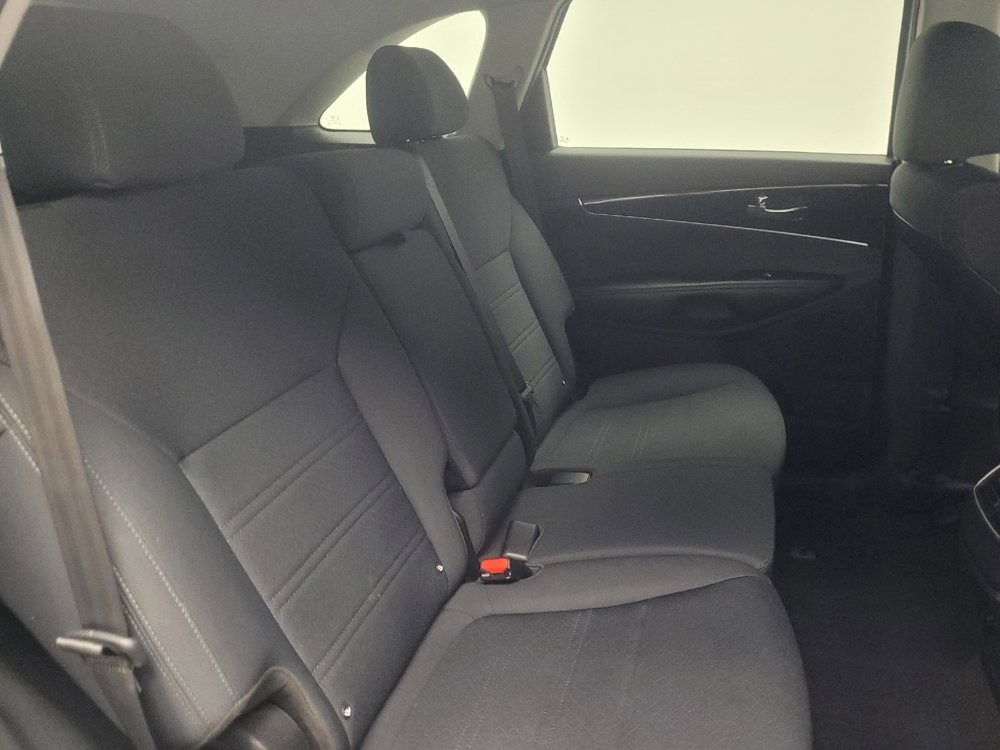 Used 2019 Kia Sorento S image 19