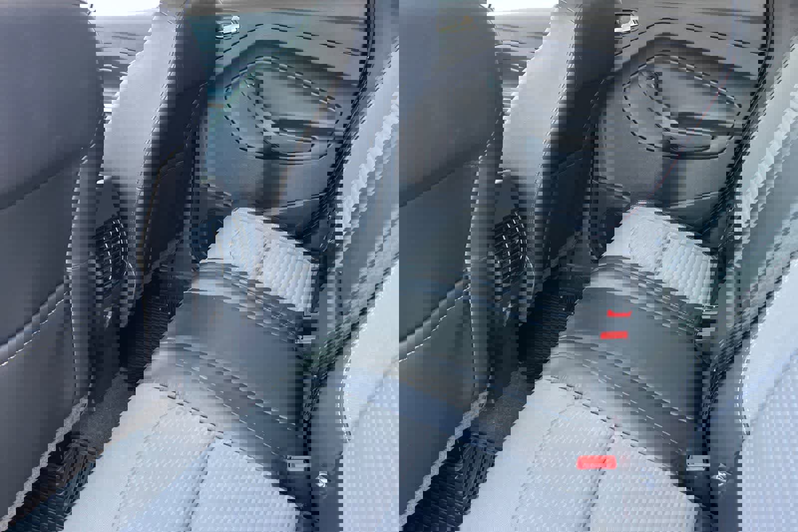 Used 2018 Ford Escape SE w/ SE Sport Appearance Package image 5