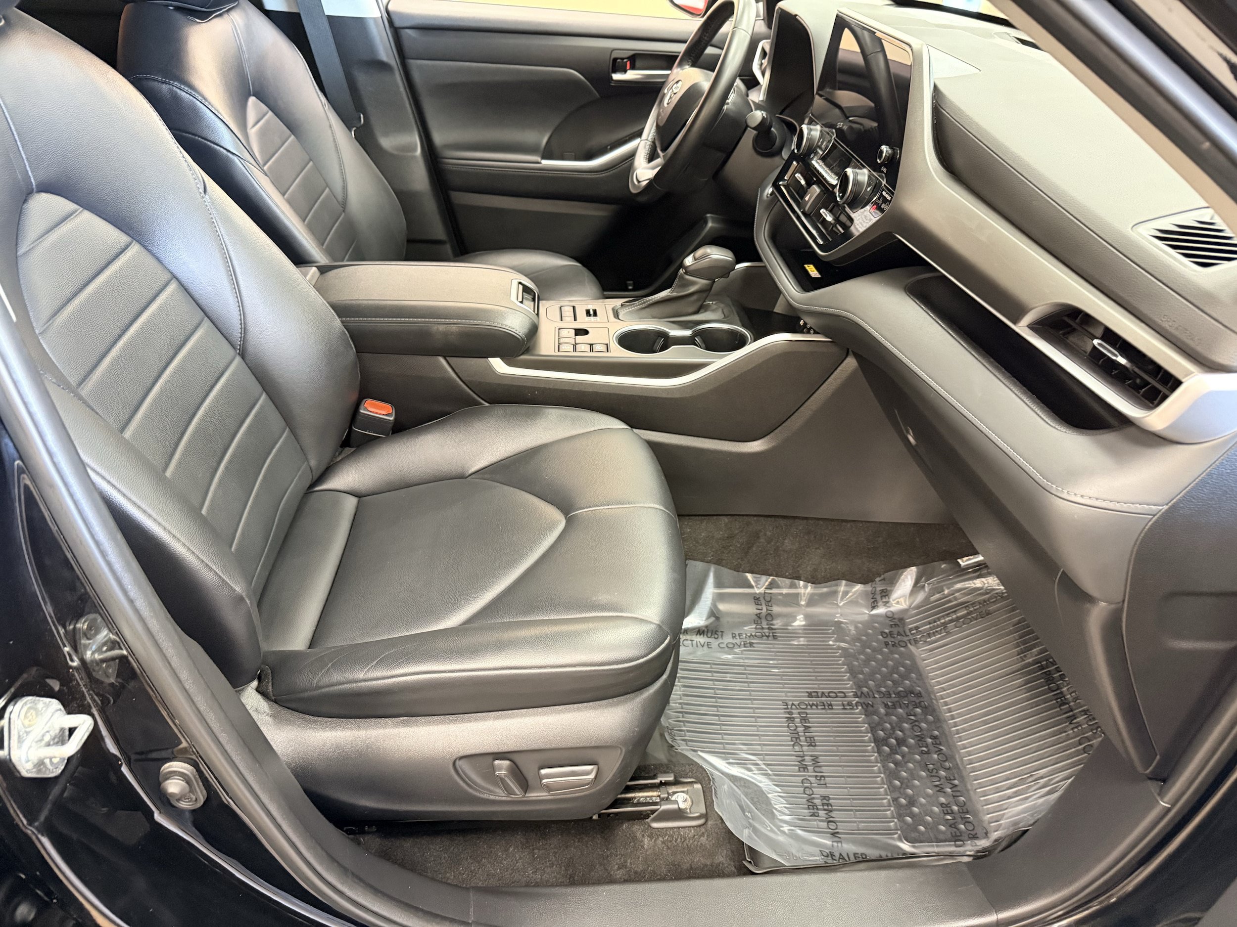 Used 2023 Toyota Highlander XLE AWD/4WD image 26