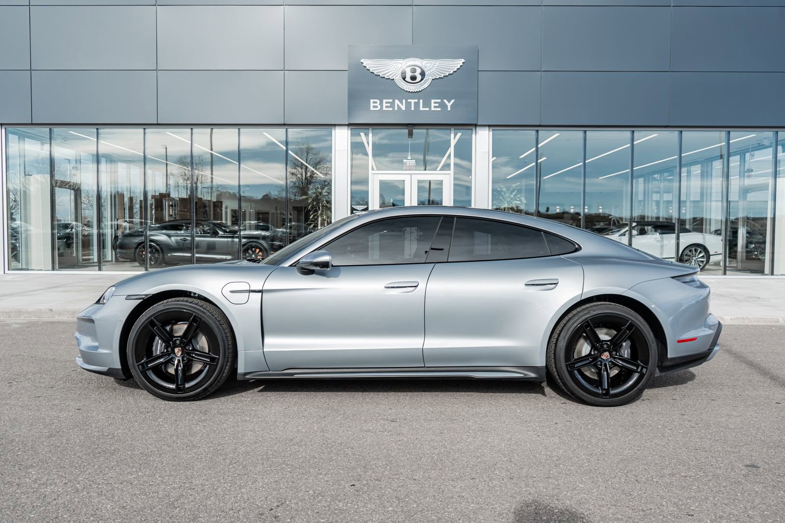 Used 2025 Porsche Taycan image 5