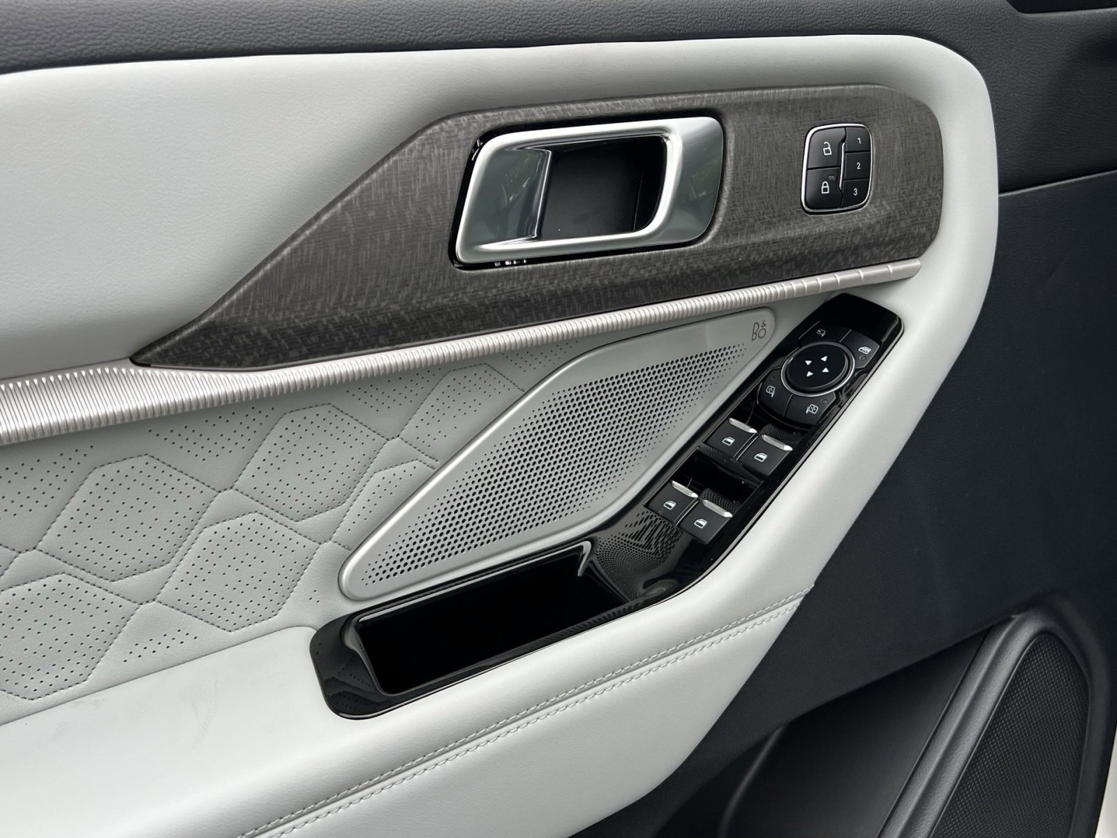 New 2026 Ford Explorer Platinum w/ LUX Leather Package image 15