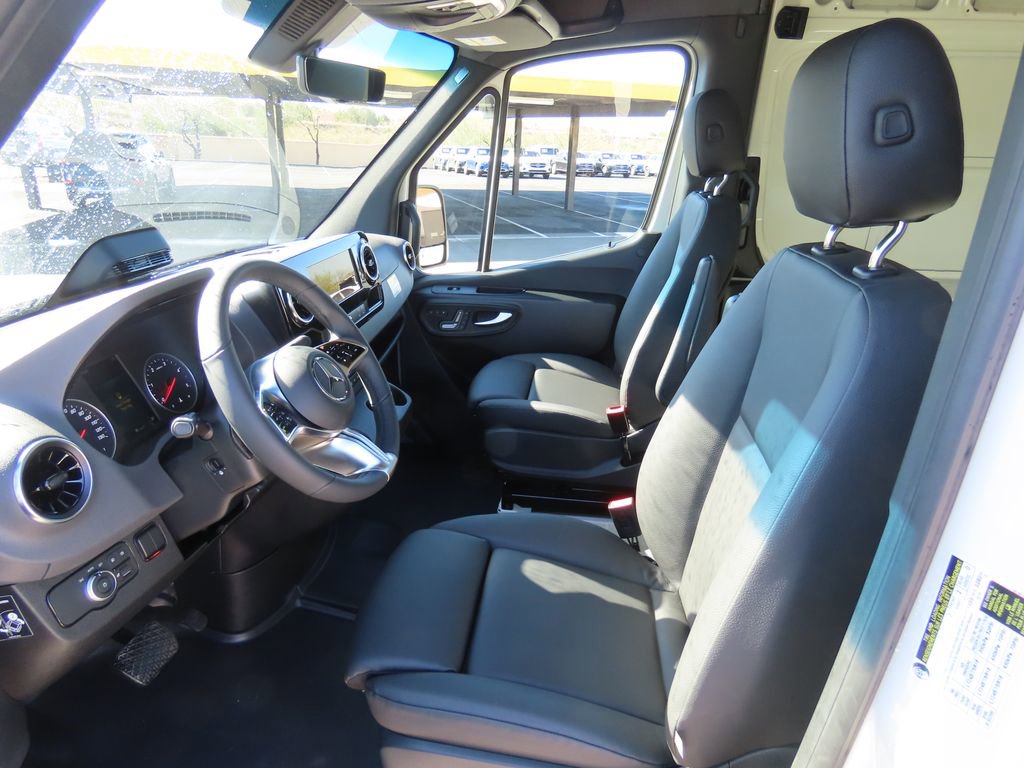 Used 2025 Mercedes-Benz Sprinter 2500 image 21