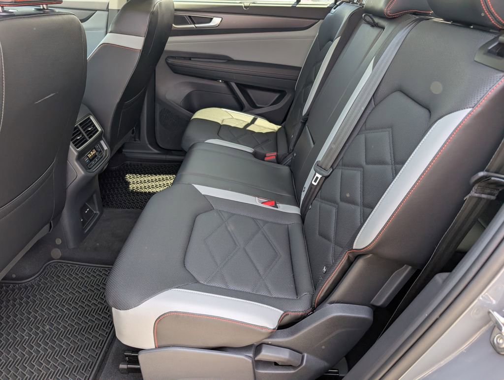Used 2025 Volkswagen Atlas Peak Edition SE AWD/4WD image 12