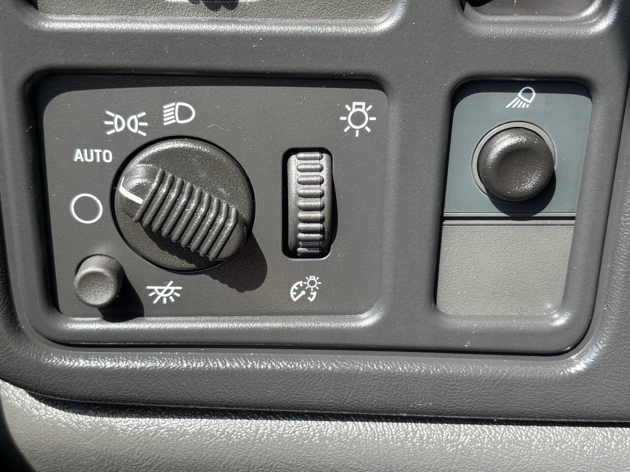 Used 2006 Chevrolet Silverado 1500 W/T RWD image 14