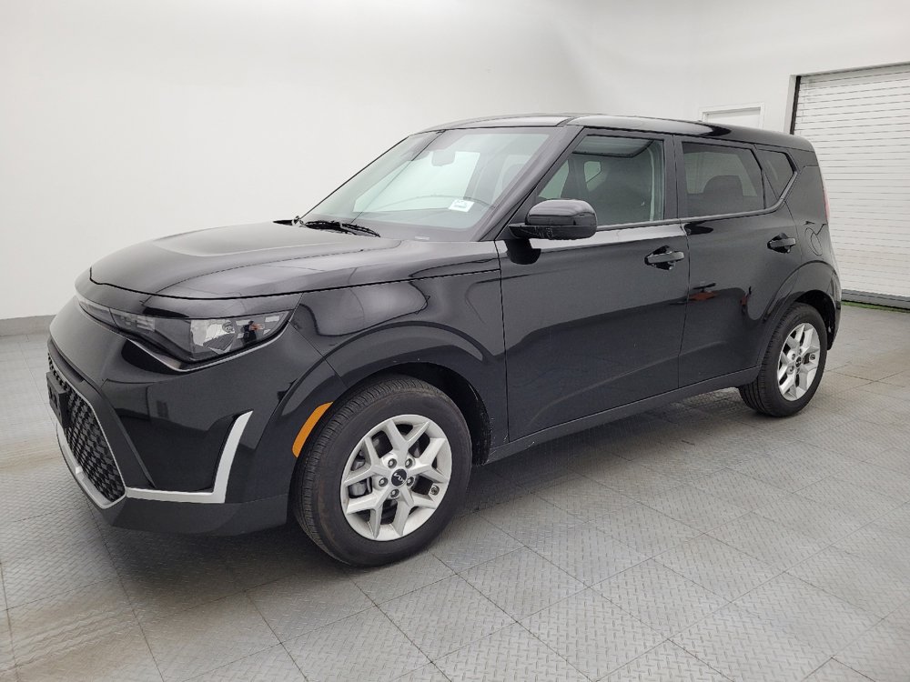 Used 2025 Kia Soul LX w/ LX Technology Package image 2