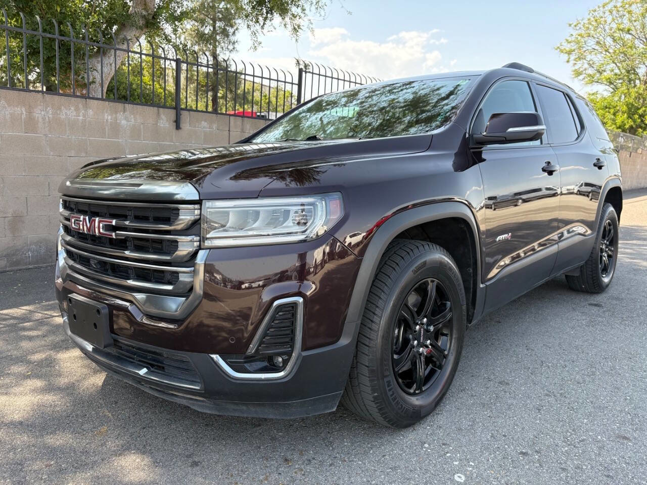 Used 2021 GMC Acadia AT4 w/ Technology Package AWD/4WD image 1