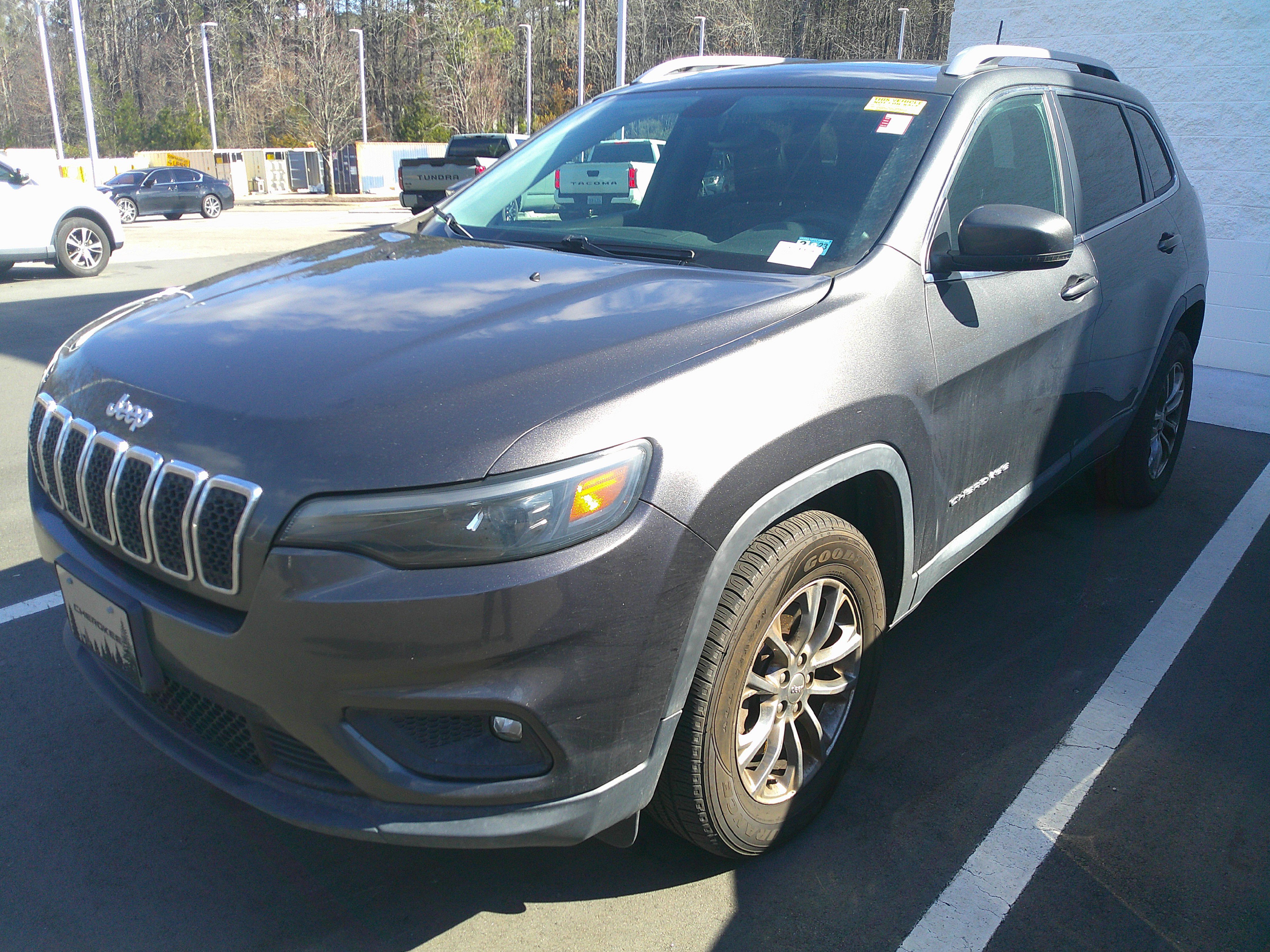 Used 2020 Jeep Cherokee Latitude Plus w/ Comfort/Convenience Group image 5