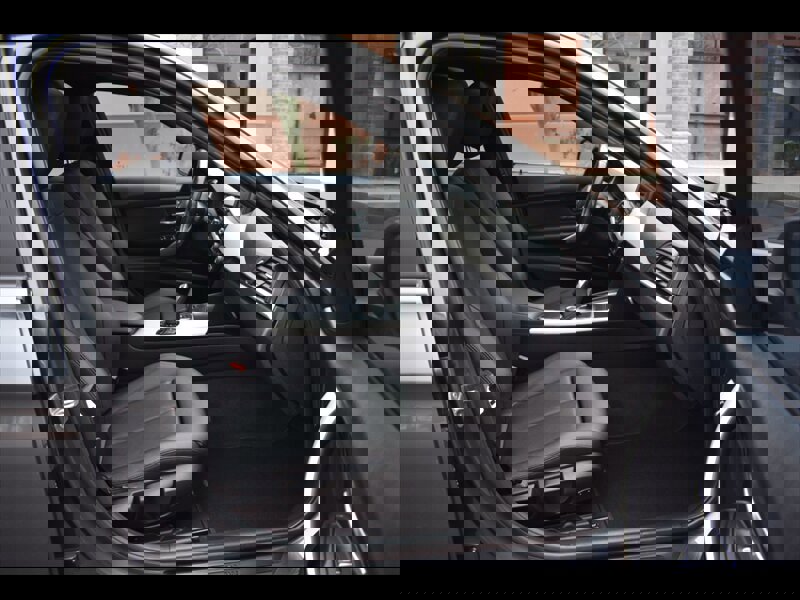 Used 2016 BMW 320i Sedan w/ Sport Package image 33