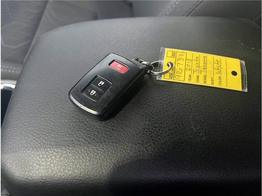 Used 2018 Toyota Tacoma TRD Sport image 15