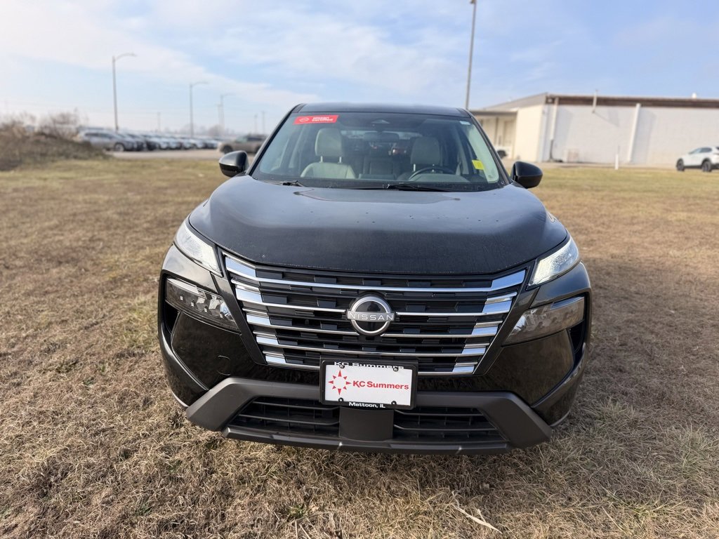 Certified 2025 Nissan Rogue SV image 2