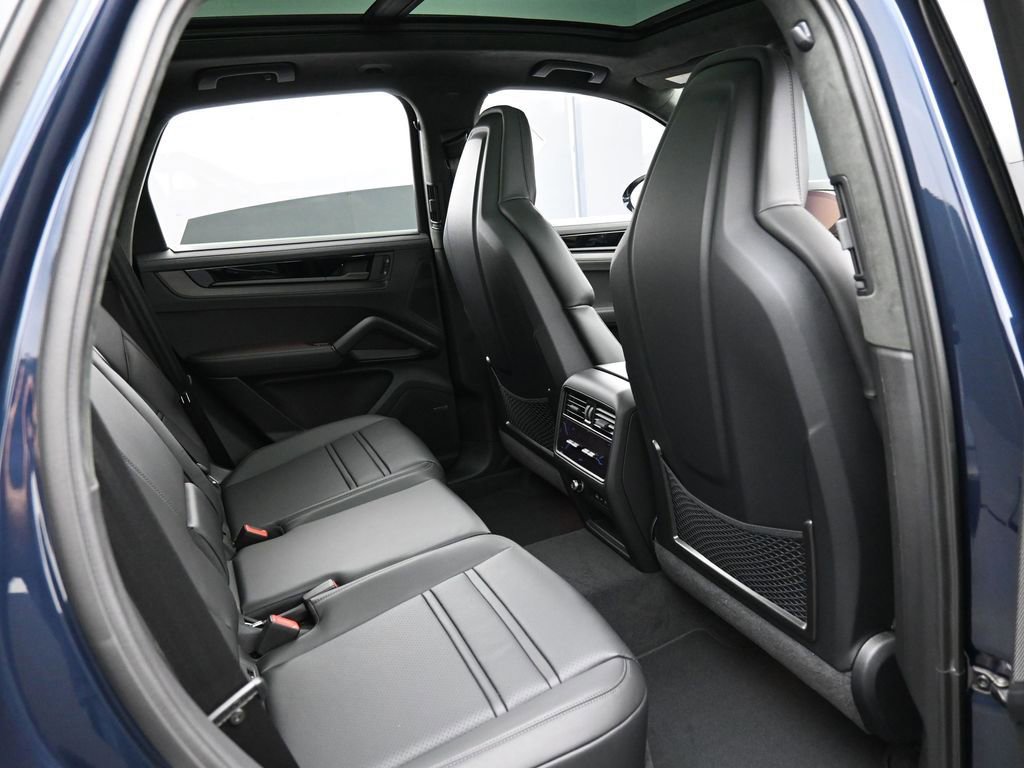 New 2026 Porsche Cayenne GTS image 29