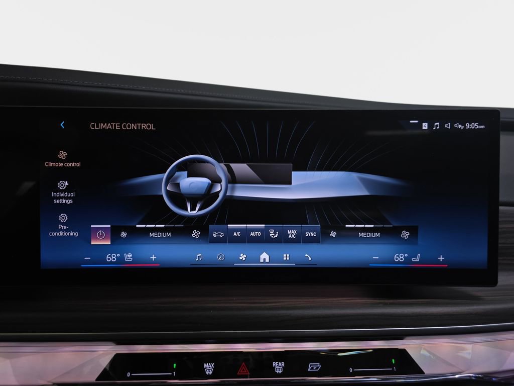 Used 2023 BMW 740i w/ Parking Assistance Package image 25