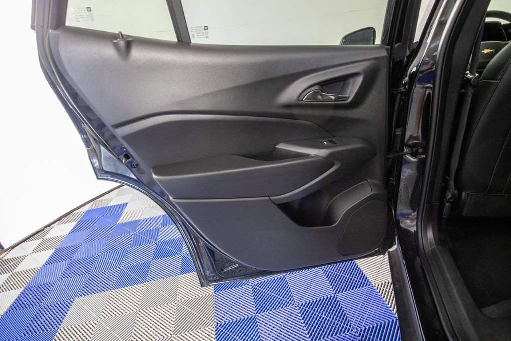 Used 2025 Chevrolet Trax LT FWD image 13