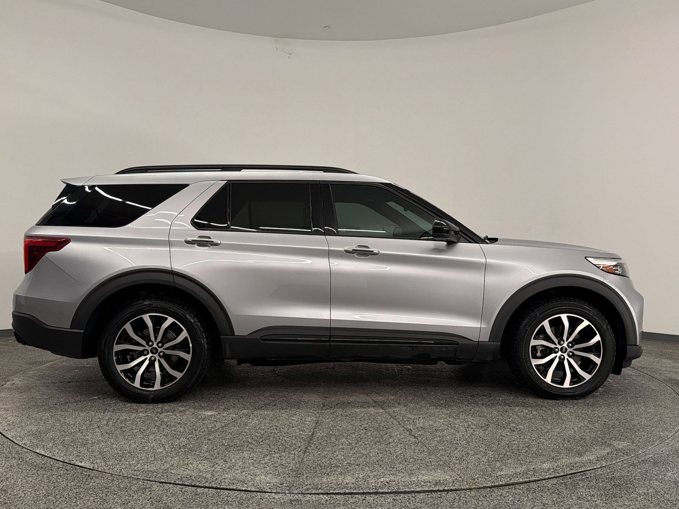 Used 2022 Ford Explorer ST AWD/4WD image 7