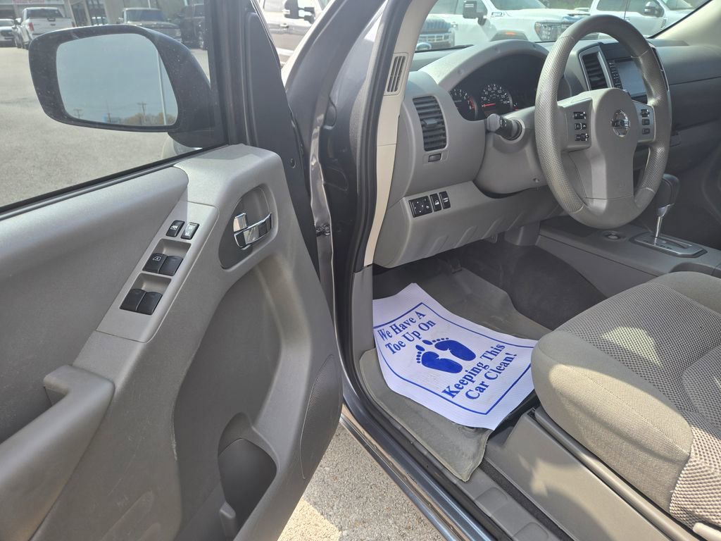 Used 2021 Nissan Frontier SV w/ SV Utility Package image 6