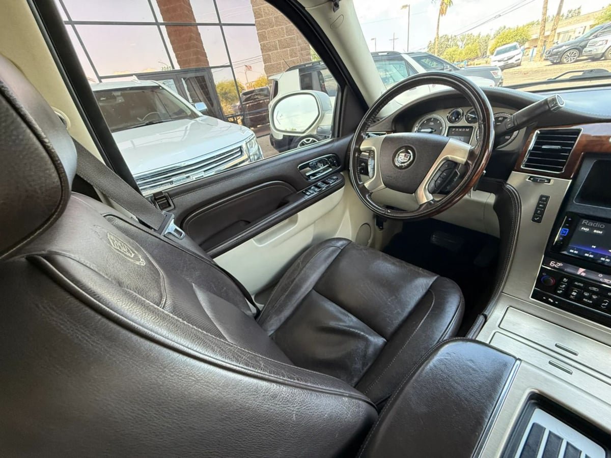Used 2013 Cadillac Escalade Platinum AWD/4WD image 48