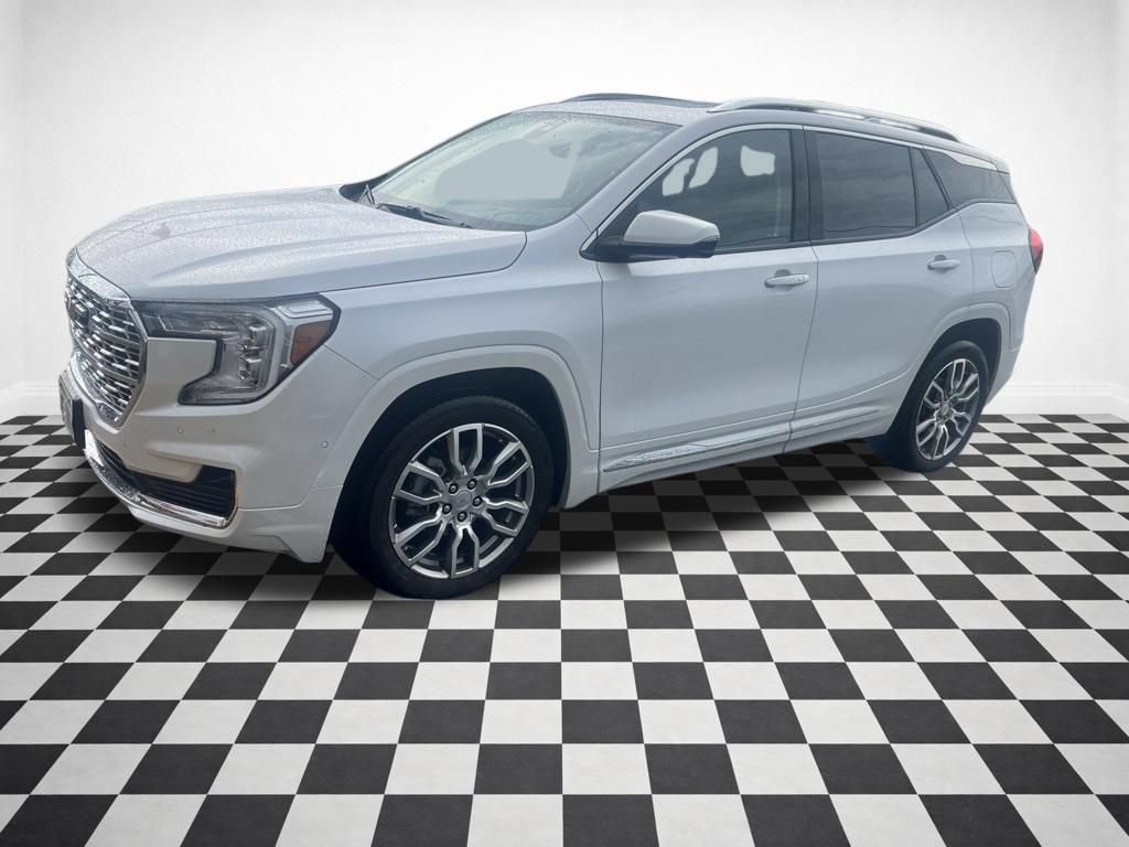 Certified 2024 GMC Terrain Denali w/ Denali Premium Package AWD/4WD image 31