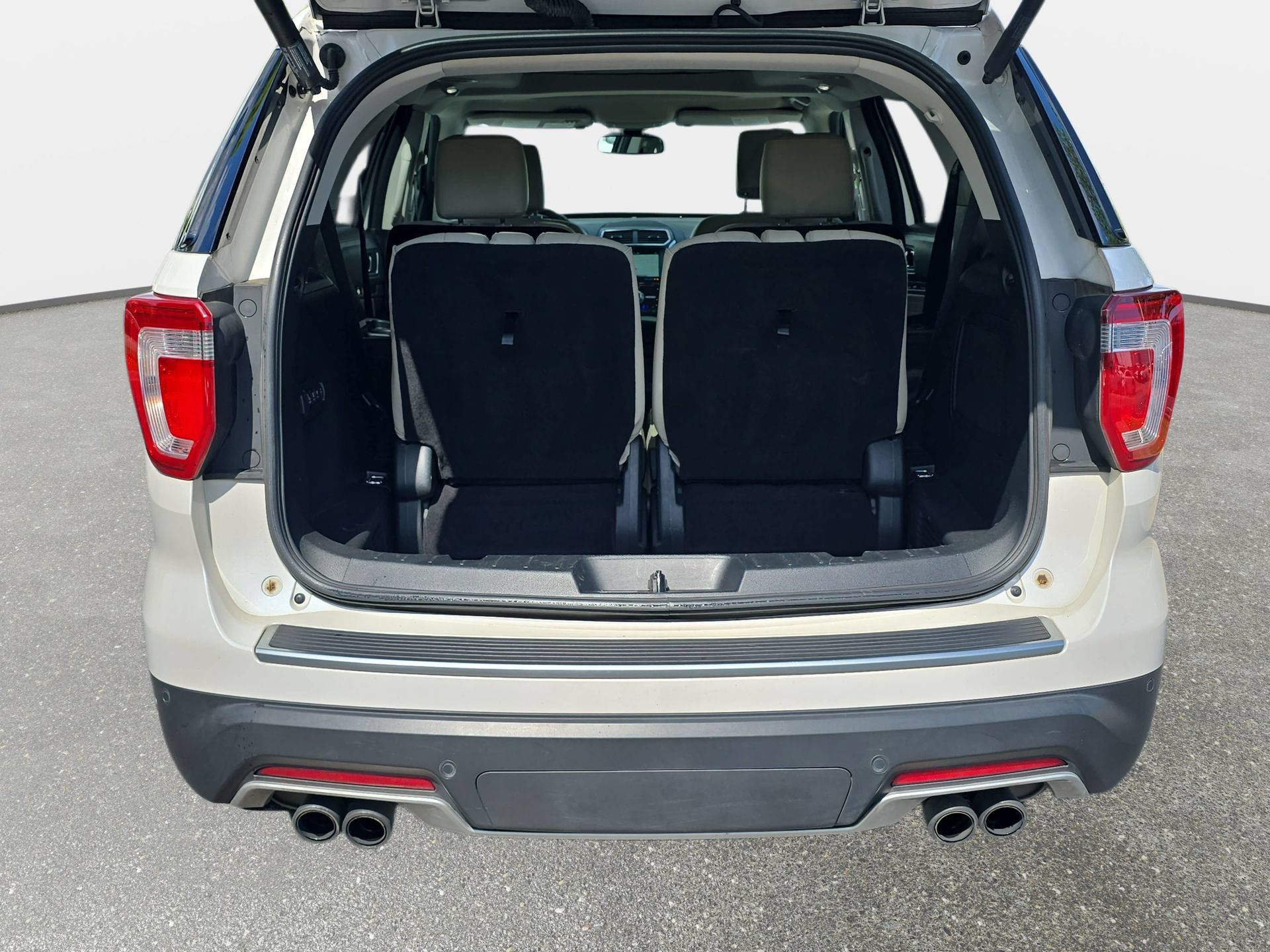 Used 2018 Ford Explorer Platinum AWD/4WD image 12