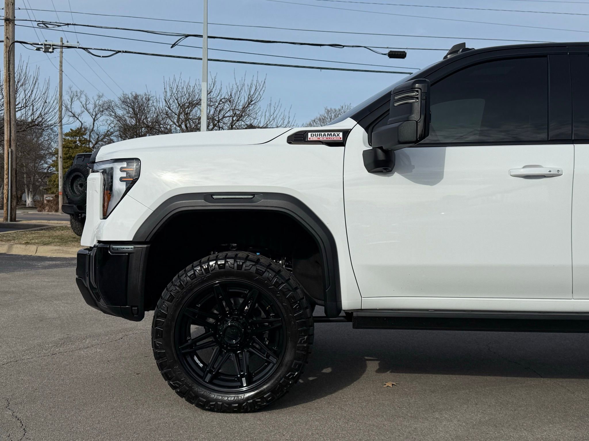 Used 2024 GMC Sierra 2500 AT4X image 2