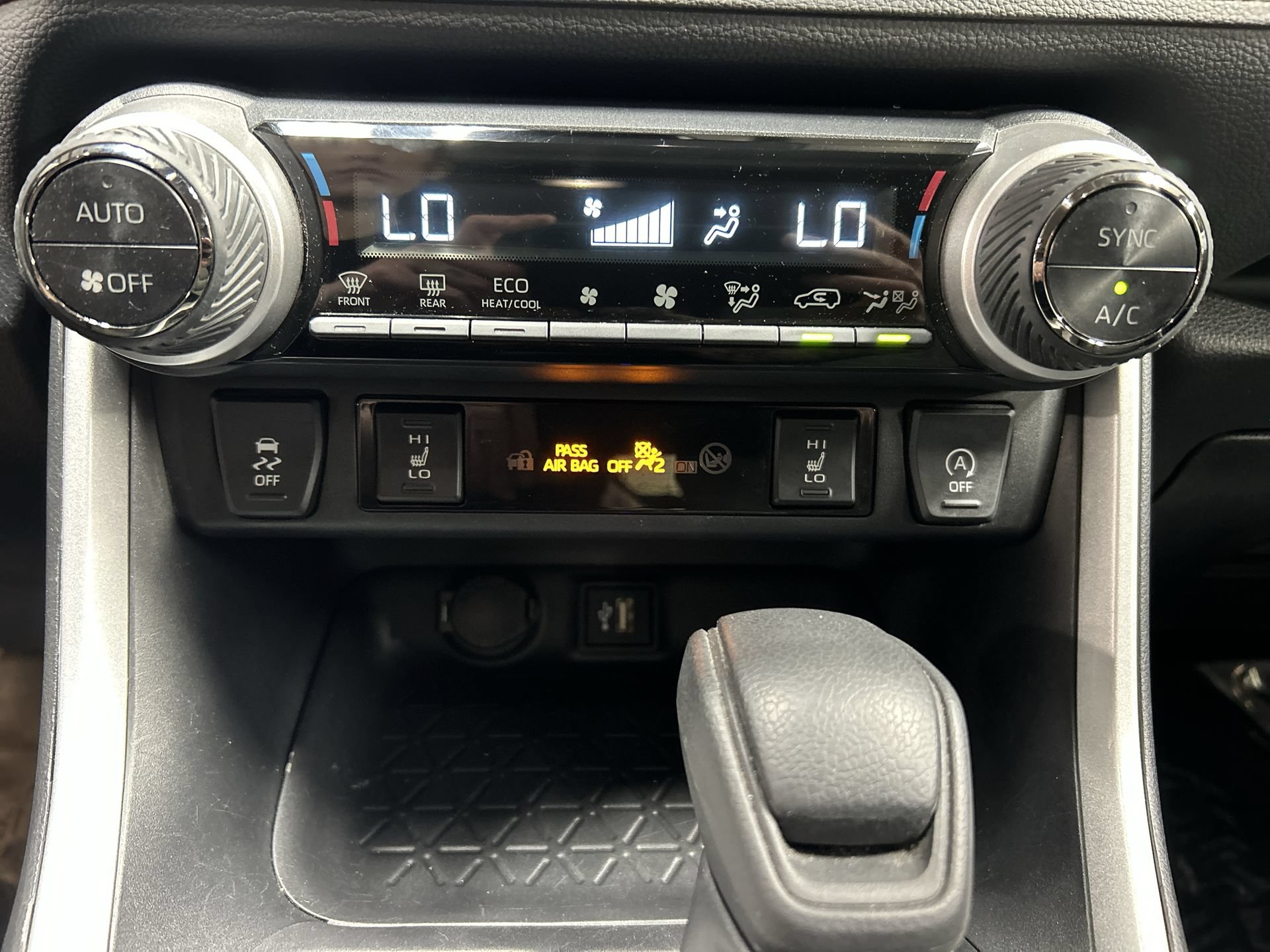 Used 2024 Toyota RAV4 XLE w/ Weather Package AWD/4WD image 12