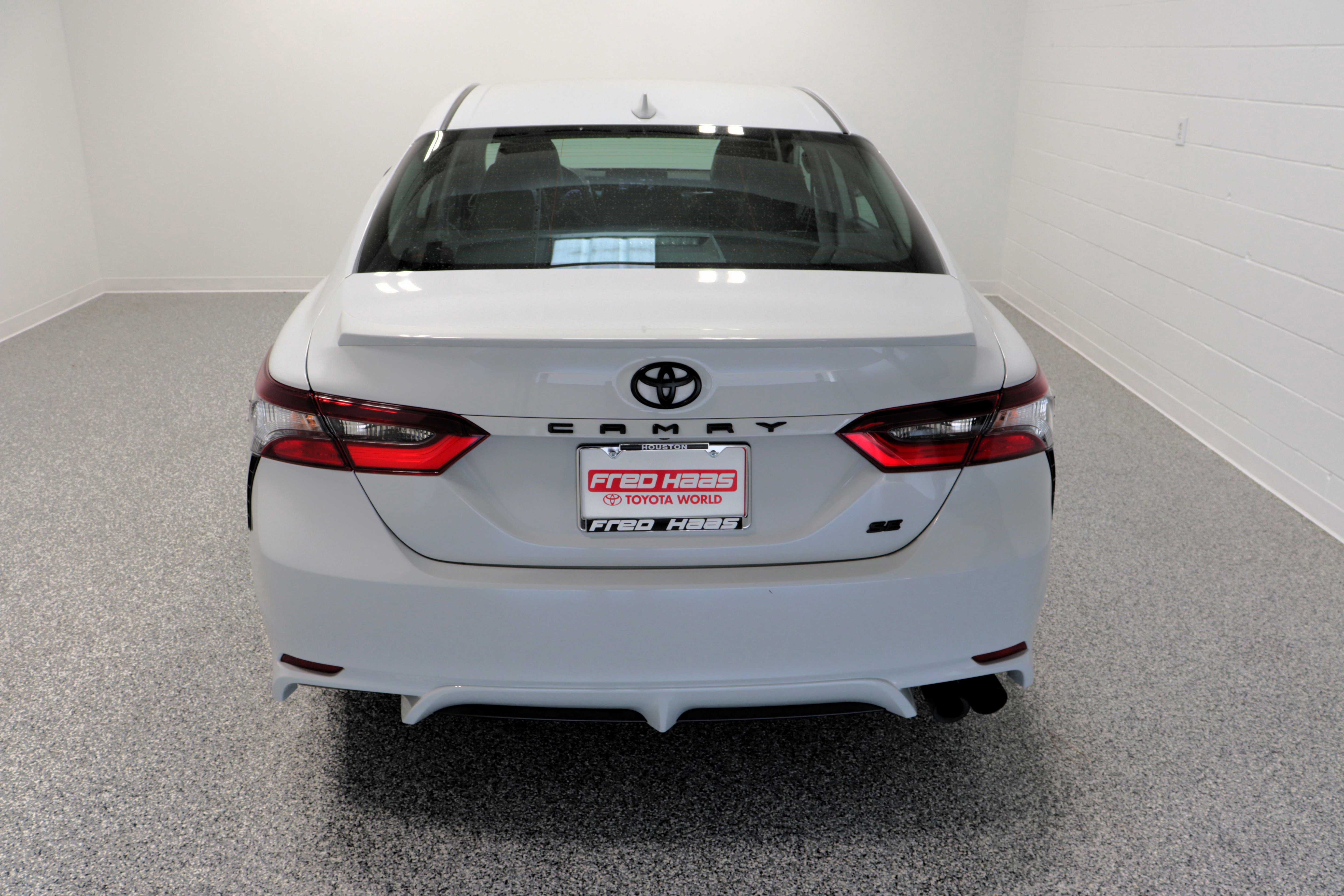 Used 2023 Toyota Camry SE image 8